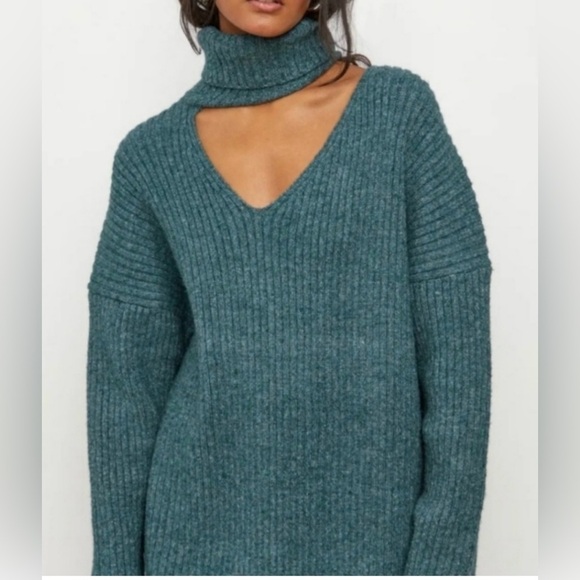 Oak + Fort Cut Out Turtleneck Sweater Off the Shoulder - Picture 5 of 7
